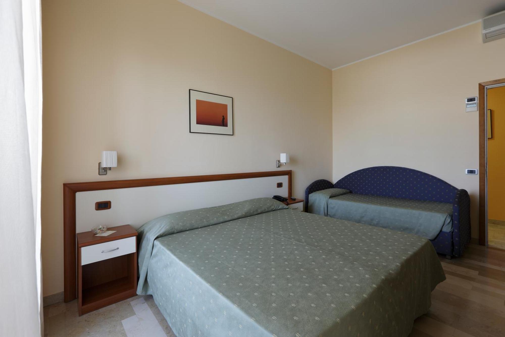 Hotel Continental Fano Zimmer foto